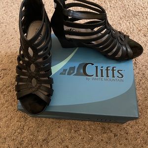 Cliffs by White Mountain